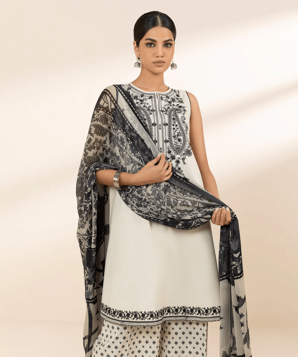 3 PC | Embroidered Lawn | Unstitched - Bellissimo Outfit
