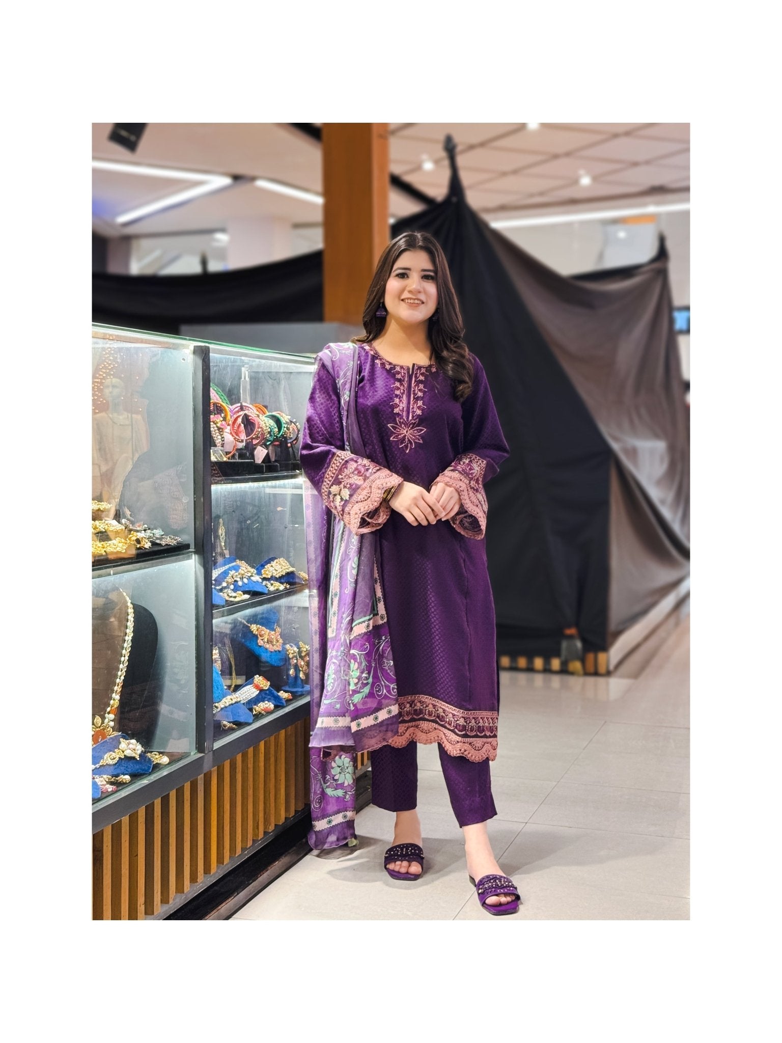 3 PC | Embroidery Lawn Suit - Bellissimo Outfit