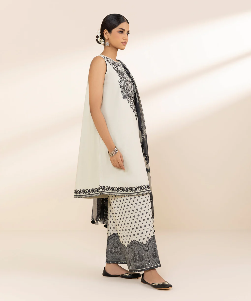 3 PC | Embroidered Lawn | Unstitched