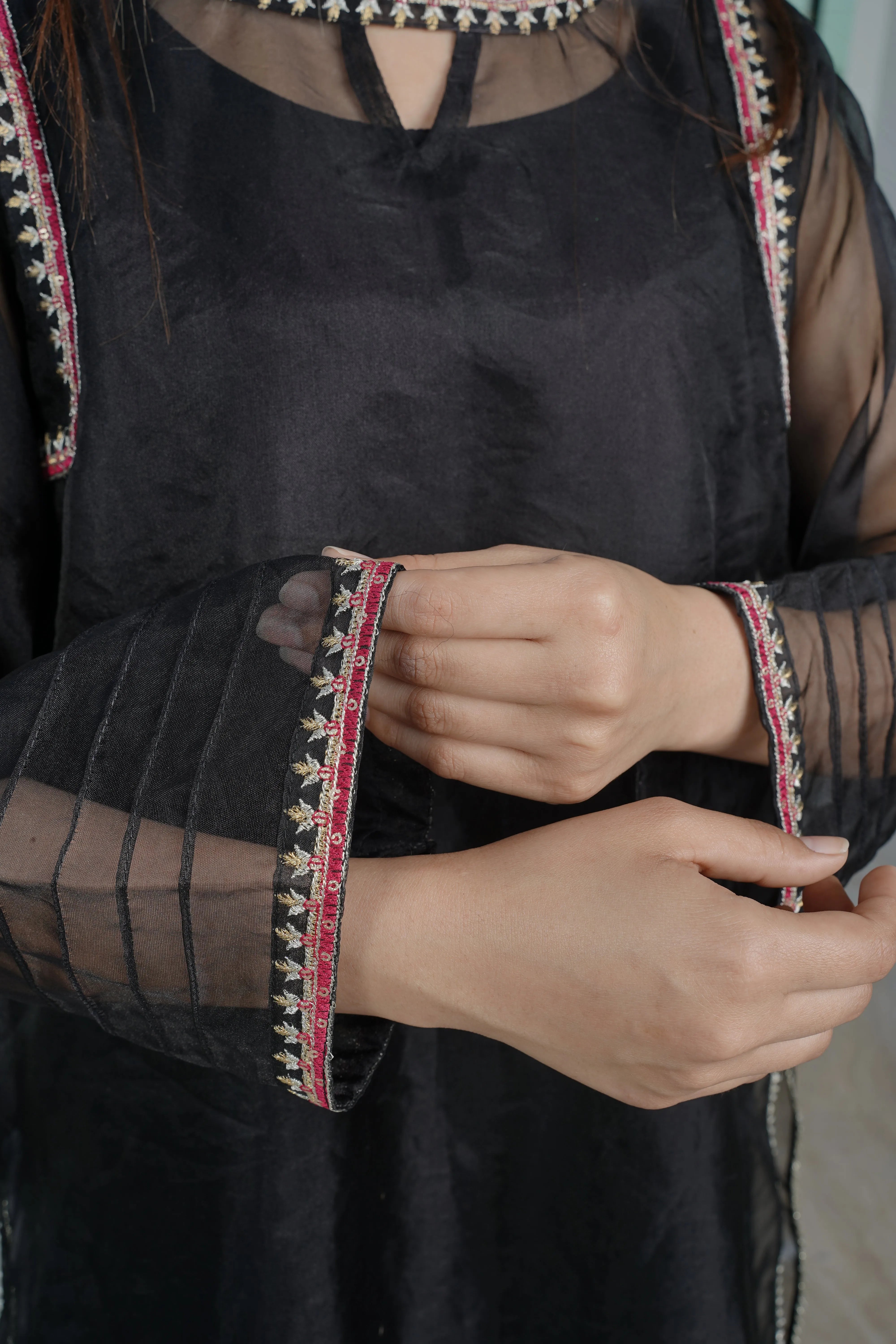 2-piece pure organza Embroidered Suit (B11213)